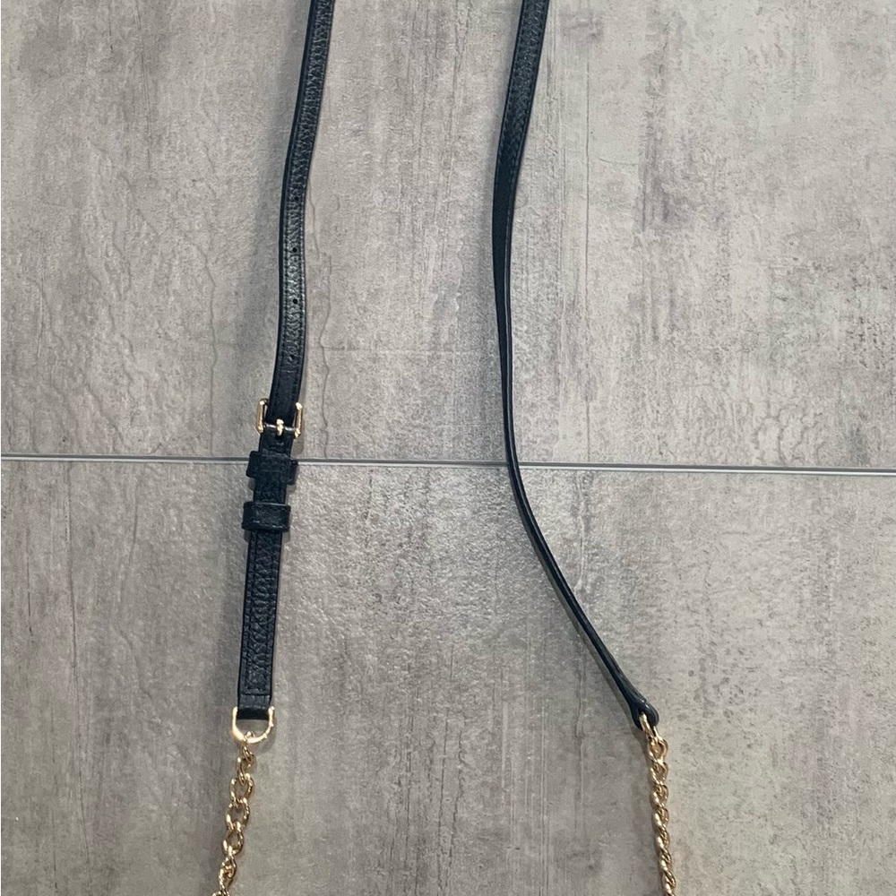 Like New!!  Tory Burch Black Pebbled Leather Crossbody Bag with Gold Chain - Picture 2 of 4